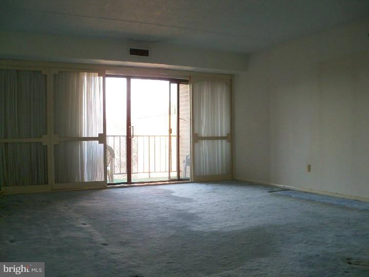 6403 Delaire Landing Road, Unit 403 Philadelphia, PA 19114 - Photo 1 of 19 Living Room