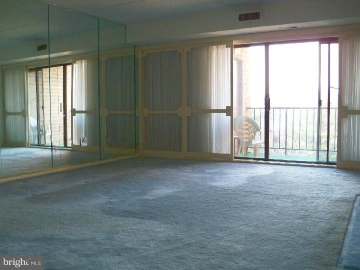 6403 Delaire Landing Road, Unit 403 Philadelphia, PA 19114 - Photo 2 of 19 Living Room