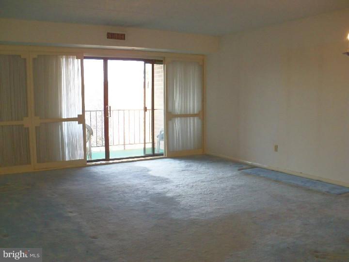 6403 Delaire Landing Road, Unit 403 Philadelphia, PA 19114 - Photo 13 of 19 Living Room