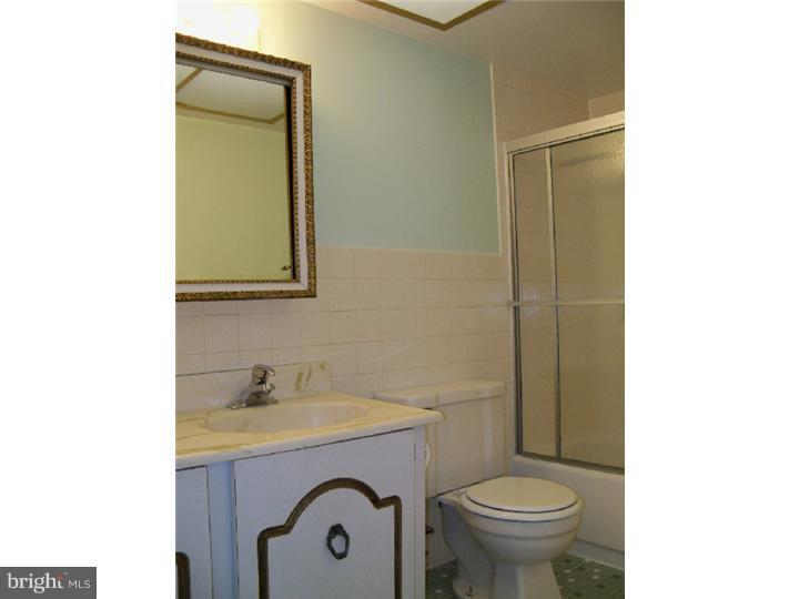 6403 Delaire Landing Road, Unit 403 Philadelphia, PA 19114 - Photo 7 of 19 Bathroom