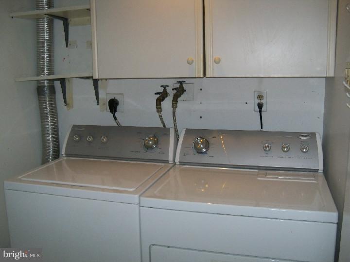6403 Delaire Landing Road, Unit 403 Philadelphia, PA 19114 - Photo 9 of 19 Laundry Room