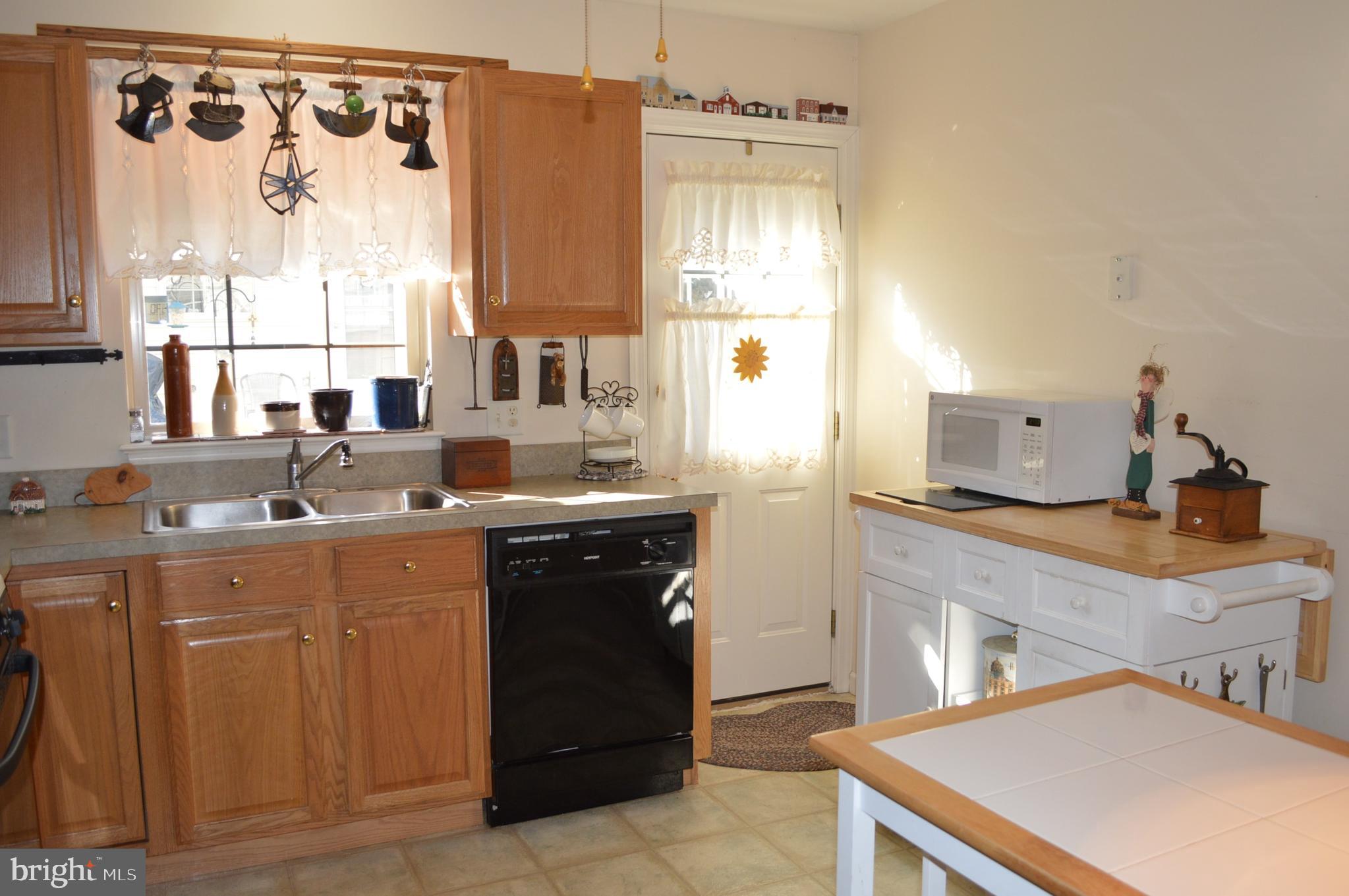 607 Hayley Road York, PA 17404 - Photo 5 of 39 Gallery Image 5