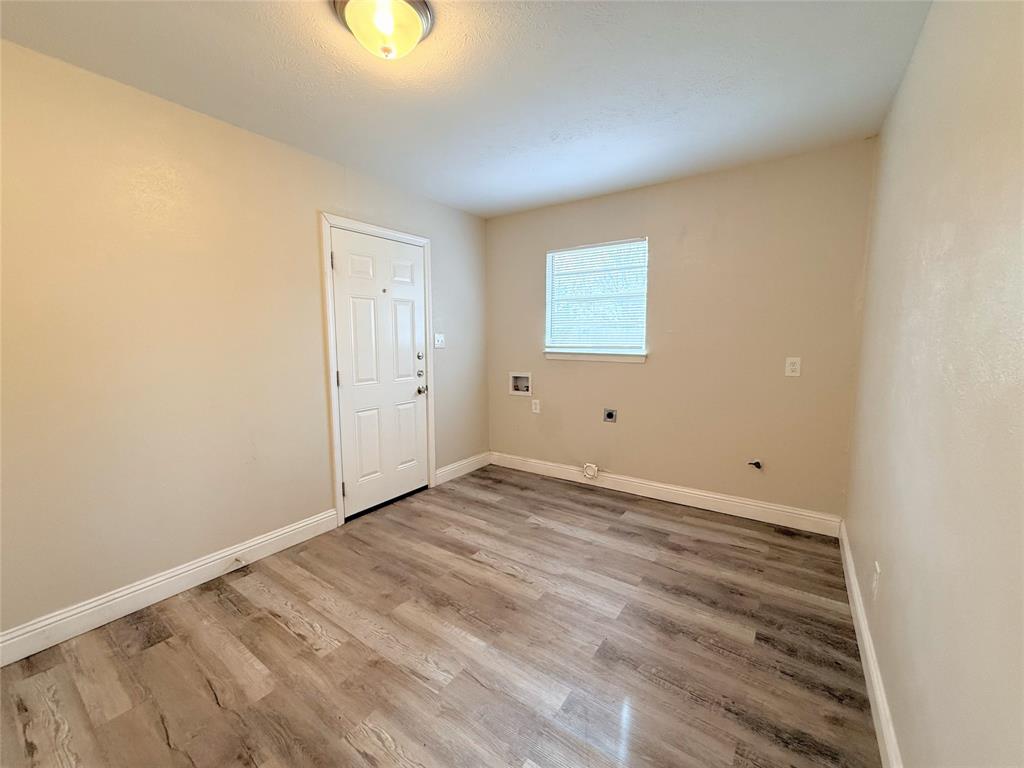 4075 Old Bonham Road Paris, TX 75460 - Photo 9 of 20 wooden floor in an empty room