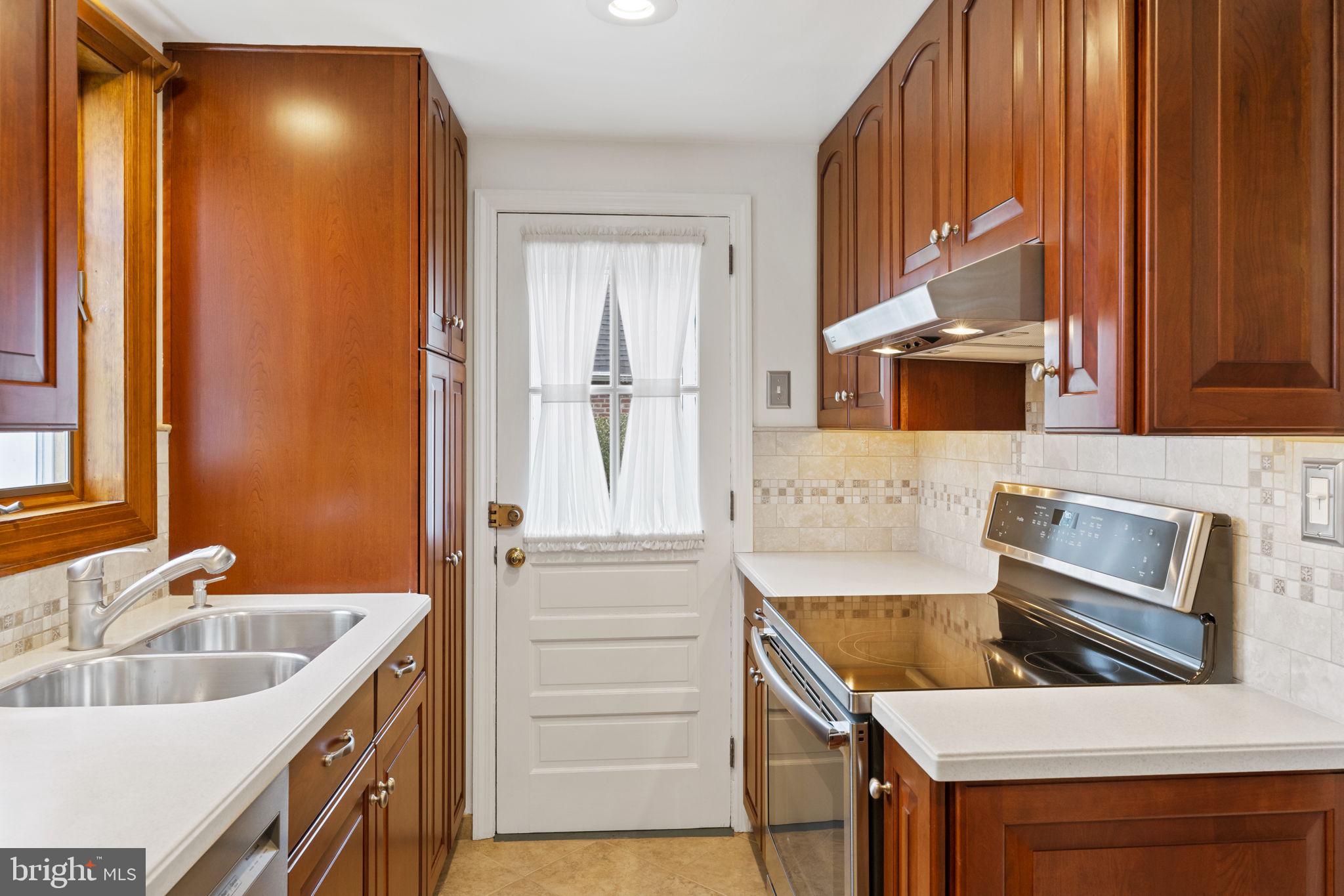 729 Garden Road Glenside, PA 19038 - Photo 8 of 24 Gallery Image 8