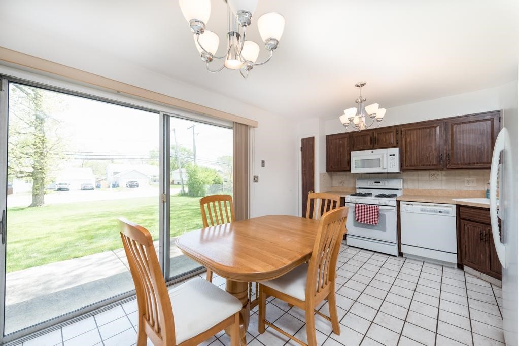 3433 Stonegate Road Waukegan, IL 60087 - Photo 7 of 20 Gallery Image 7
