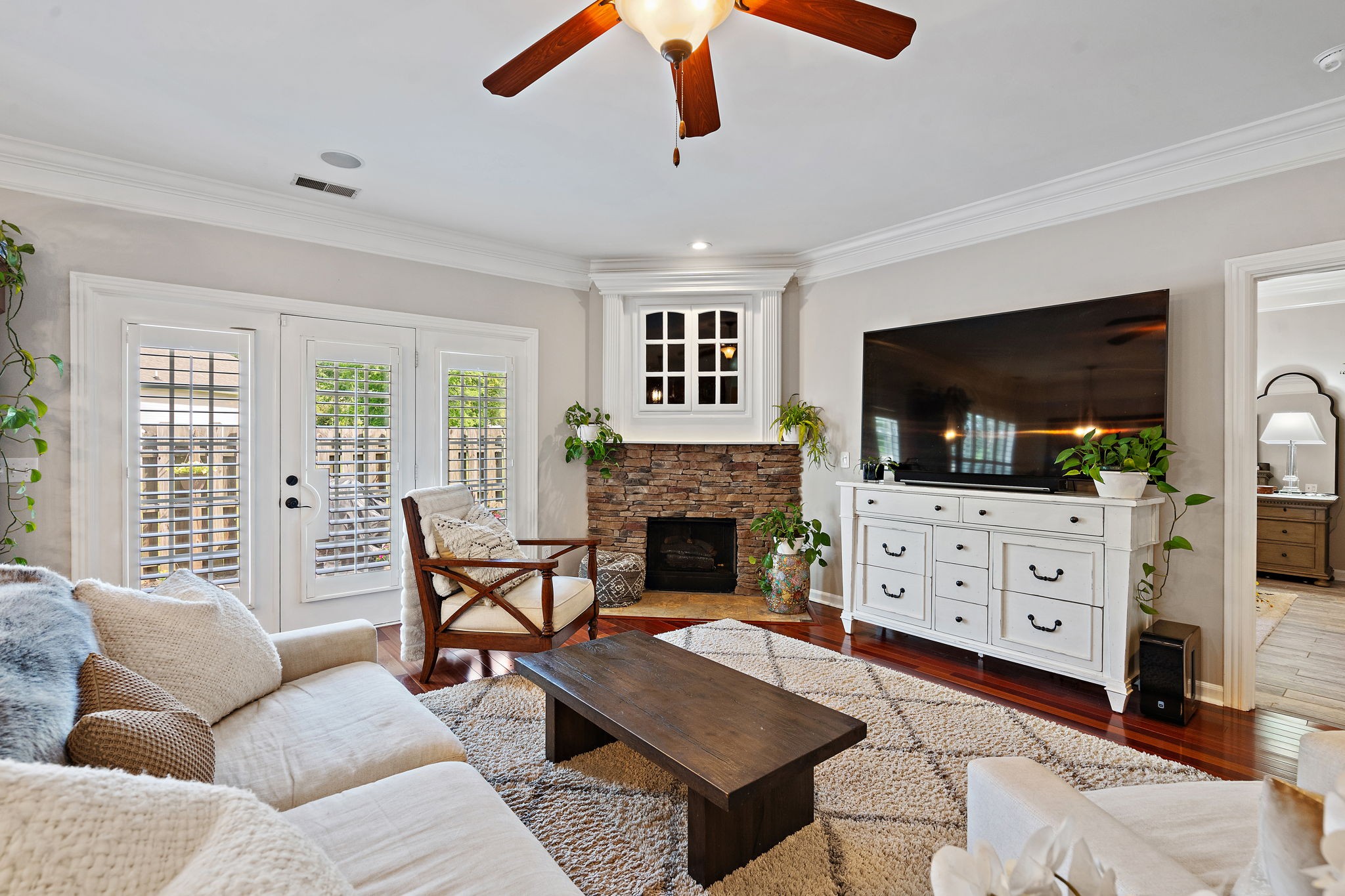 2521 Pennington Bend Road, Unit 214 Nashville, TN 37214 - Photo 4 of 25 a living room with furniture fireplace and flat screen tv