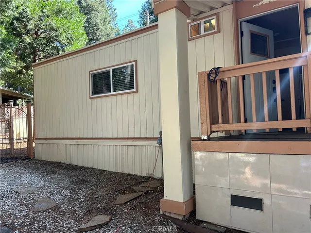 a view of a back yard of the house