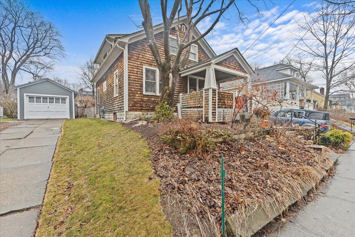 84 Charlotte Street Burlington, VT 05401 - Photo 1 of 29