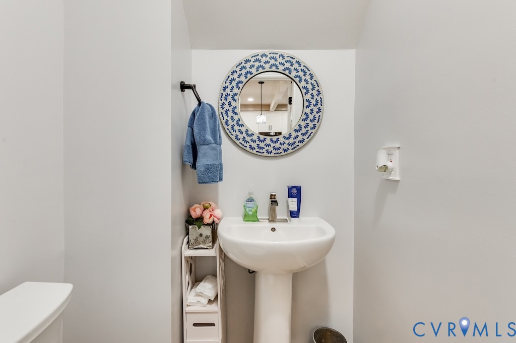 11802 Glendevon Road Chesterfield, VA 23838 - Photo 25 of 47 a bathroom with a sink and a mirror