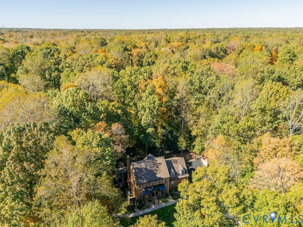 11802 Glendevon Road Chesterfield, VA 23838 - Photo 45 of 47 a view of a room with table and chairs