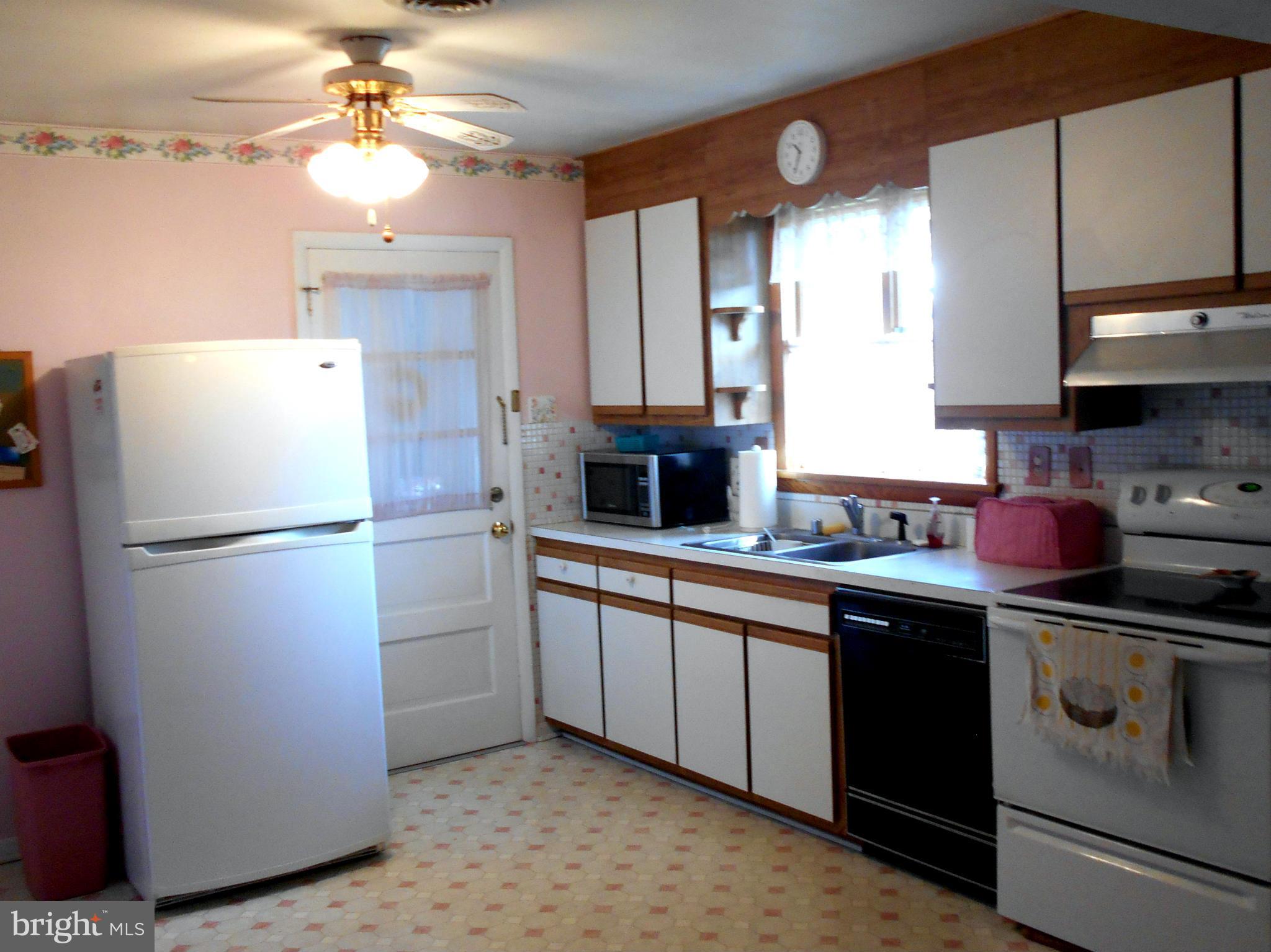 203 Carroll Heights Road Taneytown, MD 21787 - Photo 7 of 19 Kitchen