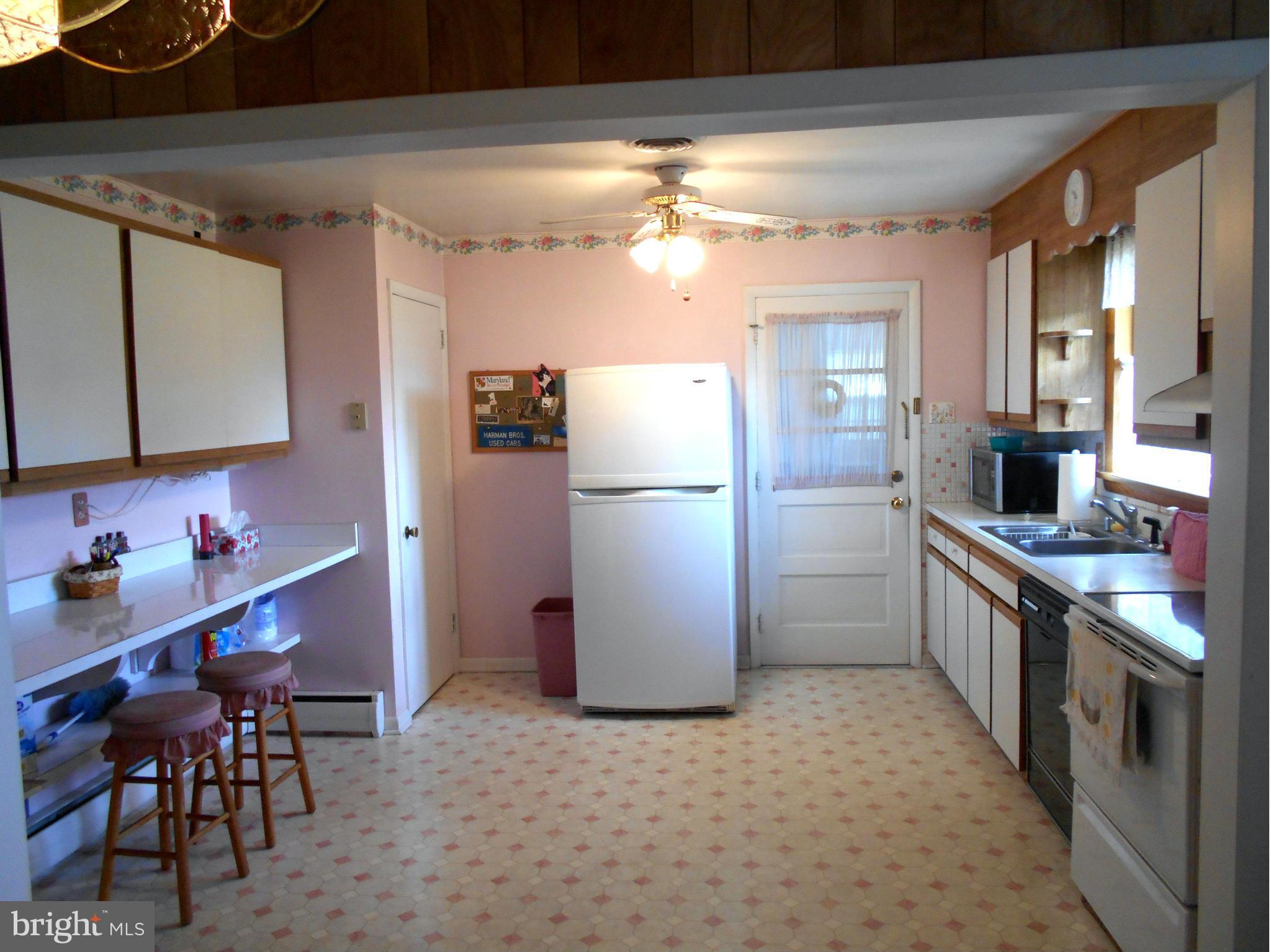 203 Carroll Heights Road Taneytown, MD 21787 - Photo 8 of 19 Kitchen