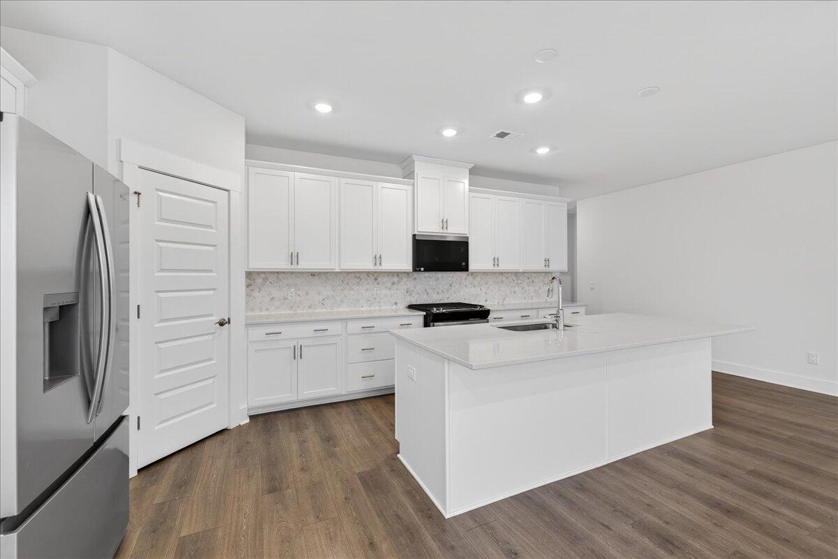 362 Calm Water Way Summerville, SC 29486 - Photo 8 of 49 11-Maddie Breggia - DSC04384