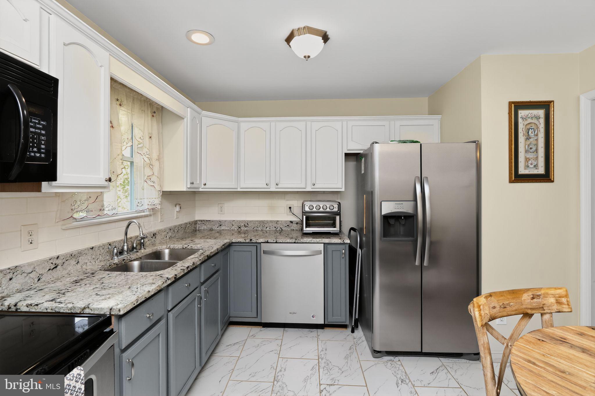330 Powder Horn Drive Ruther Glen, VA 22546 - Photo 2 of 26 Kitchen with gorgeous granite counter tops