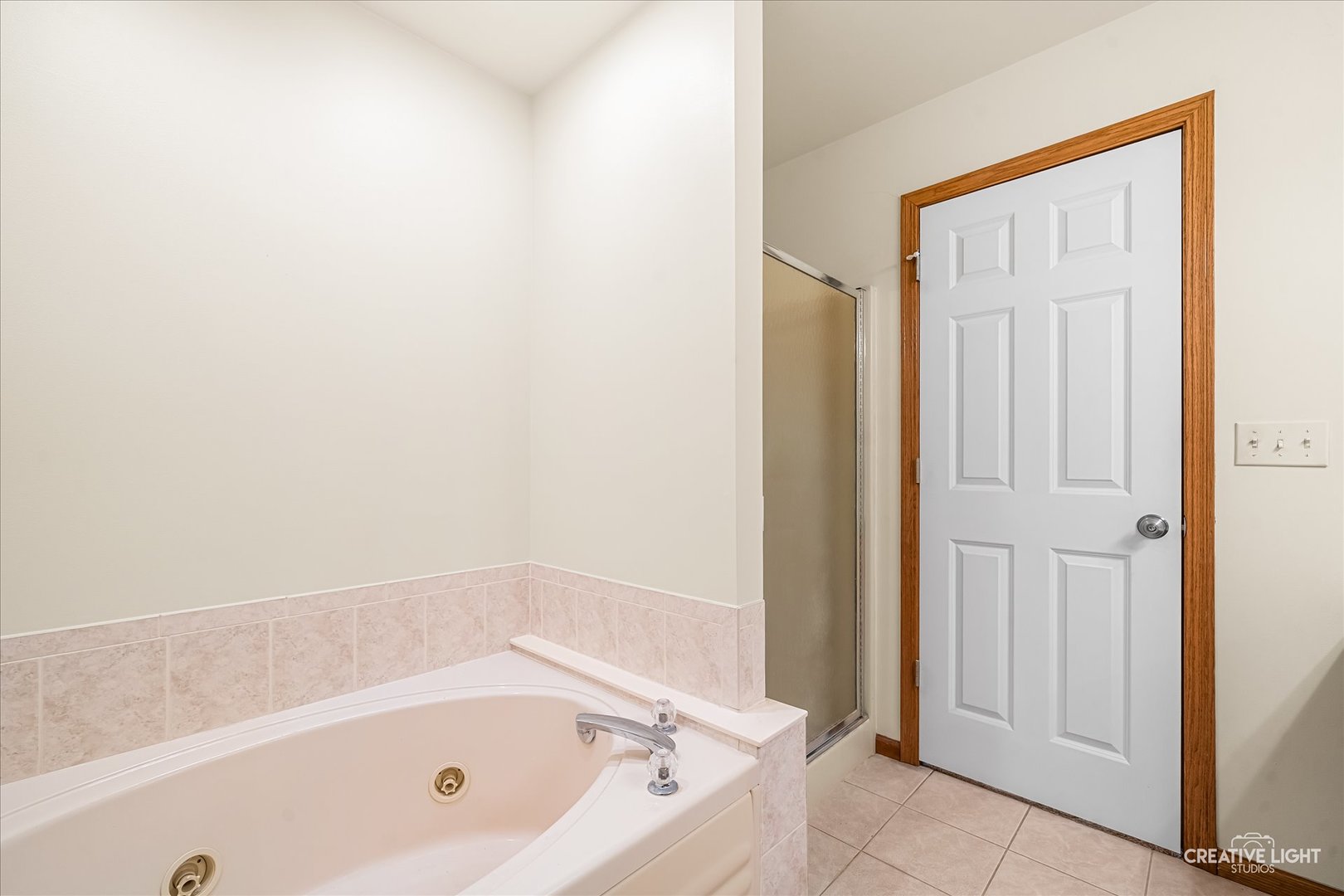 714 East Knights Road Sandwich, IL 60548 - Photo 13 of 33 a white bath tub sitting next to a shower