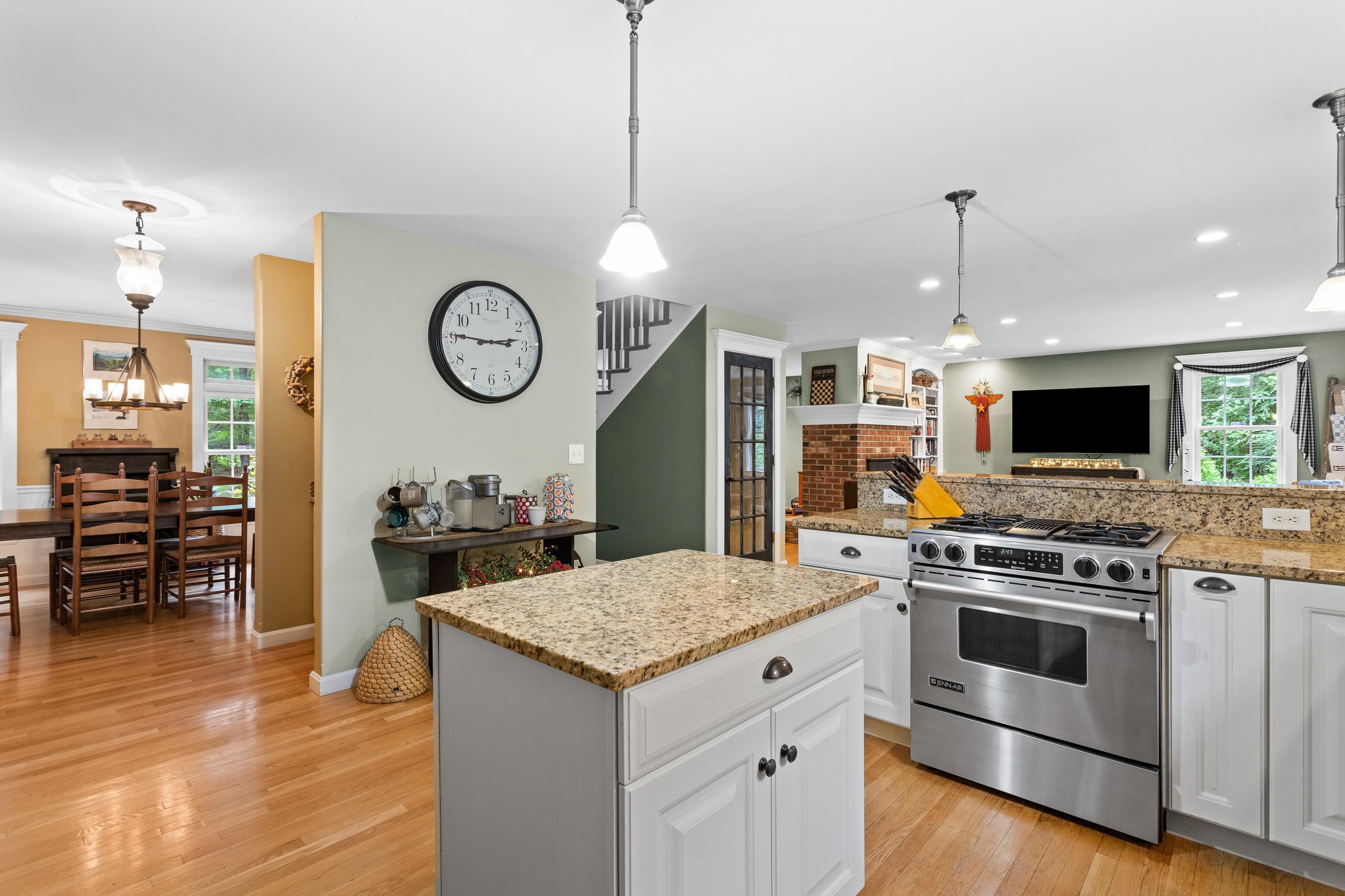 56 Riverdale Road New Boston, NH 03070 - Photo 4 of 40