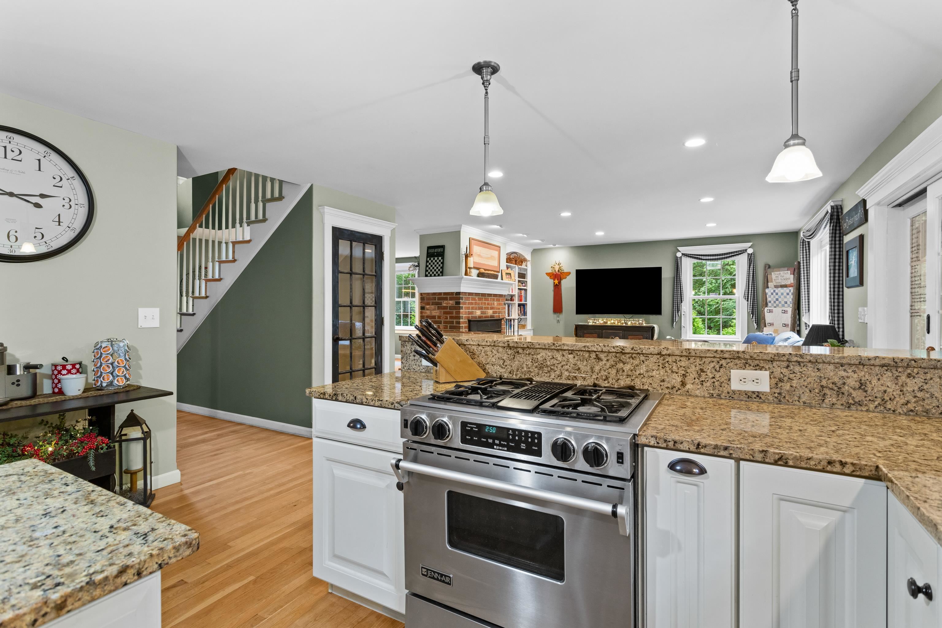 56 Riverdale Road New Boston, NH 03070 - Photo 8 of 40