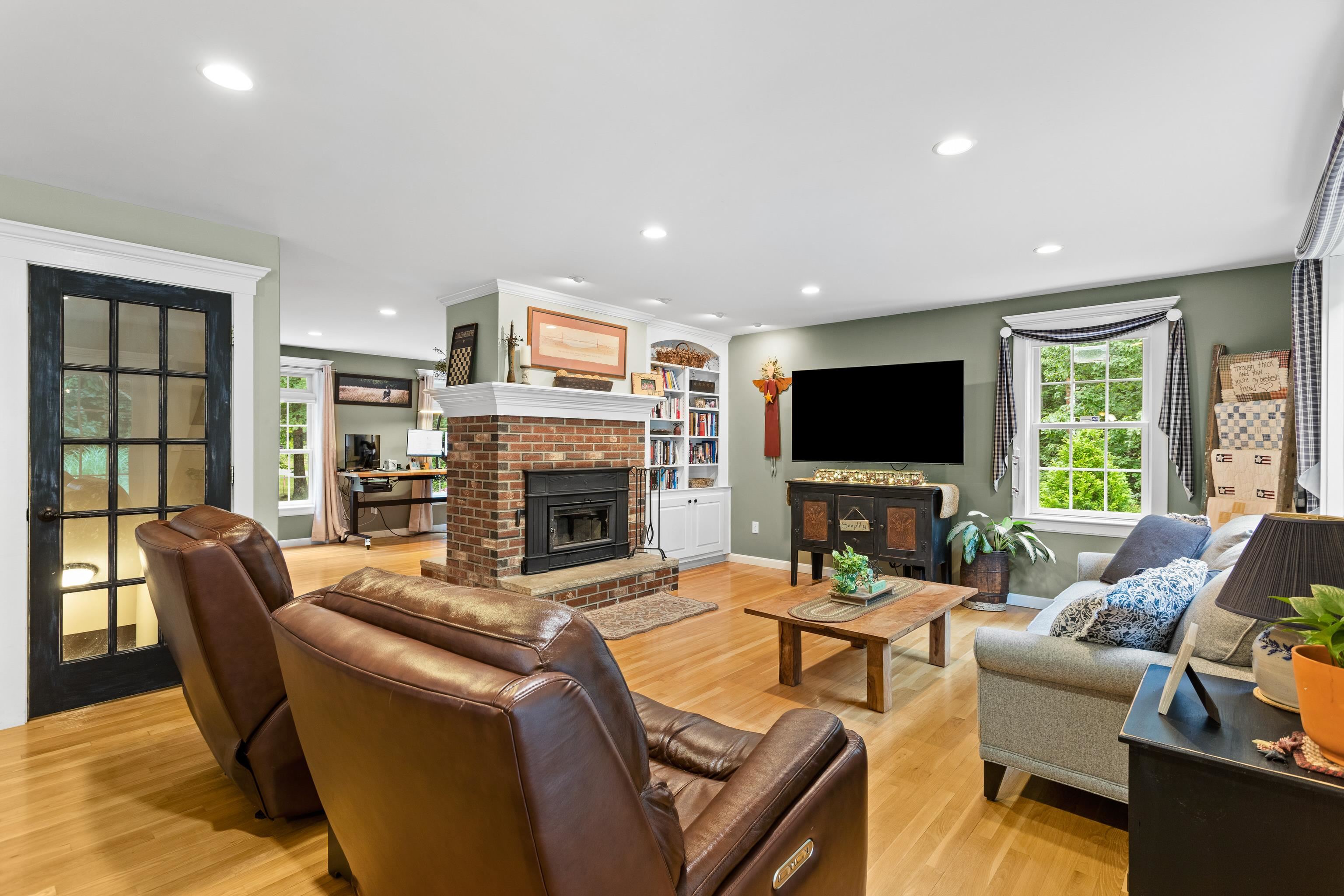 56 Riverdale Road New Boston, NH 03070 - Photo 10 of 40