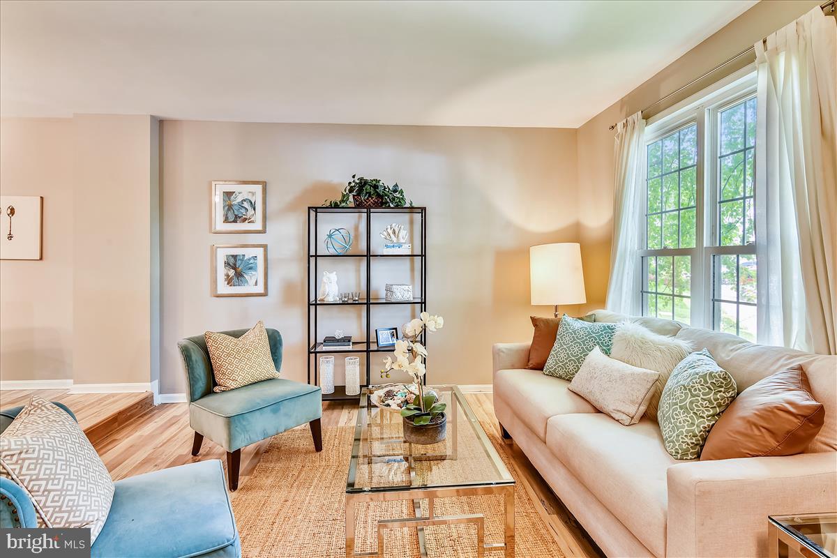 15029 Travert Way Silver Spring, MD 20906 - Photo 2 of 37 Living room