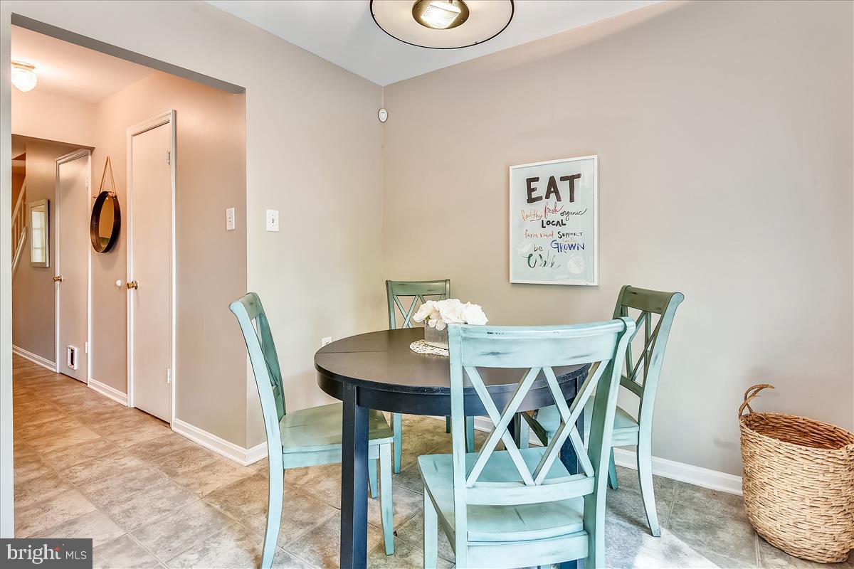 15029 Travert Way Silver Spring, MD 20906 - Photo 11 of 37 Breakfast area