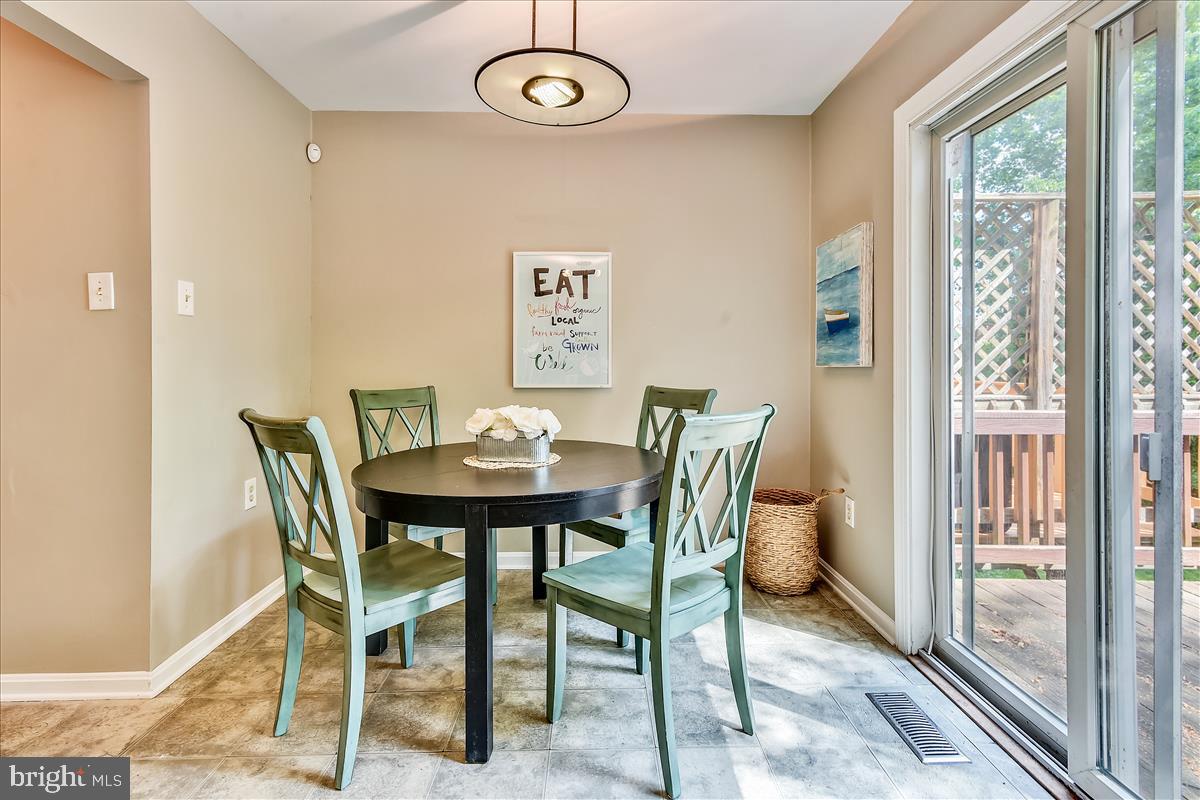 15029 Travert Way Silver Spring, MD 20906 - Photo 12 of 37 Breakfast area
