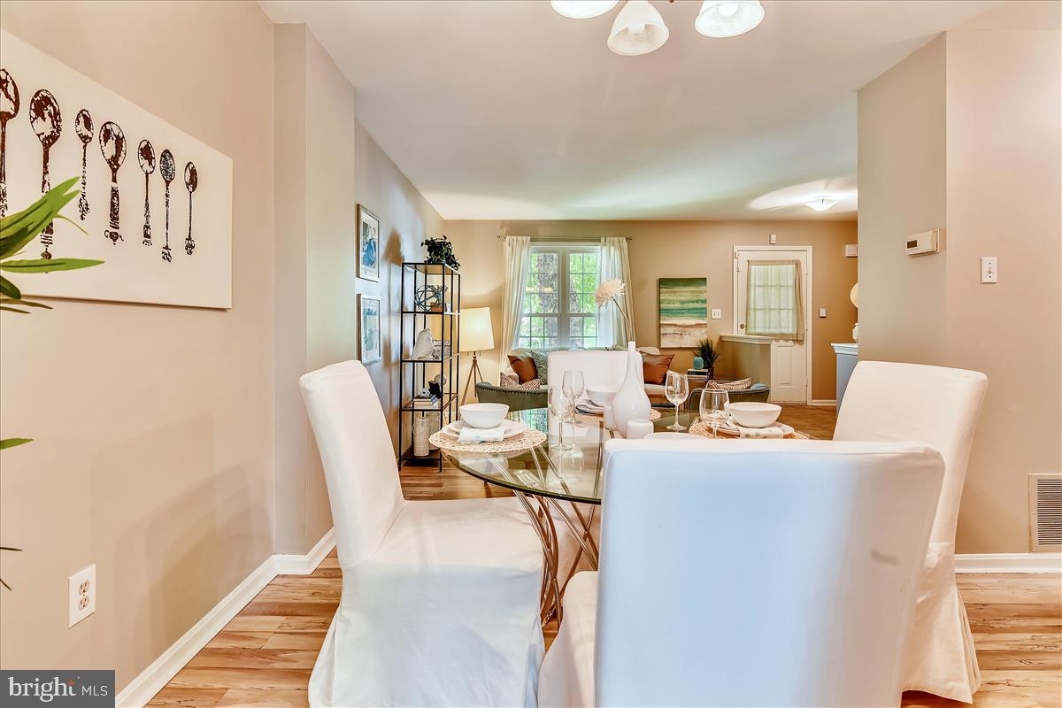 15029 Travert Way Silver Spring, MD 20906 - Photo 5 of 37 Dining area