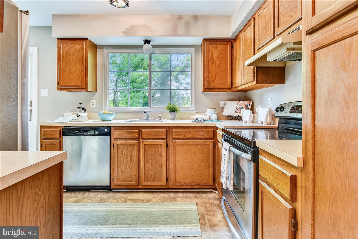 15029 Travert Way Silver Spring, MD 20906 - Photo 8 of 37 Kitchen