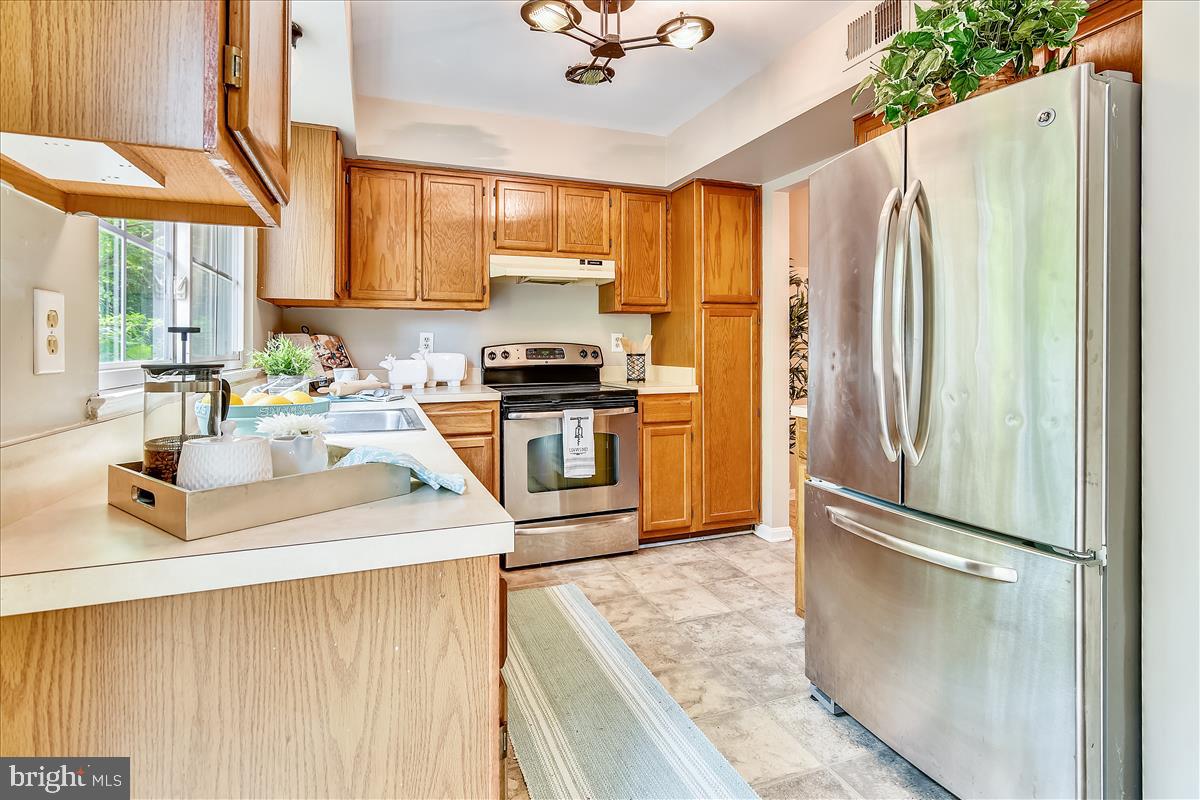15029 Travert Way Silver Spring, MD 20906 - Photo 10 of 37 Kitchen