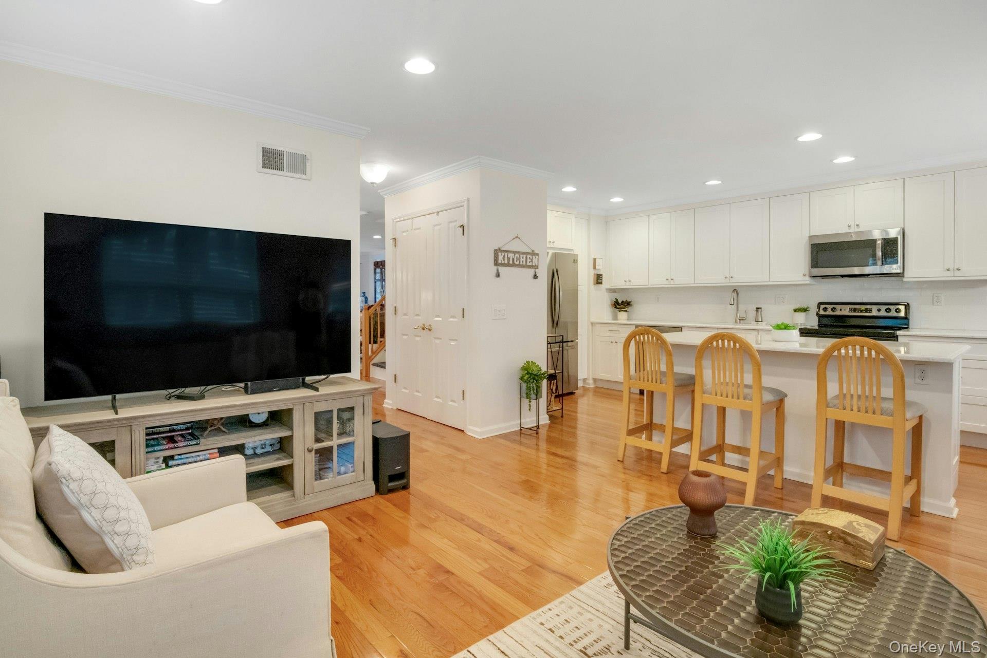 118 Underhill Lane Peekskill, NY 10566 - Photo 14 of 33 Perfect space for gathering.