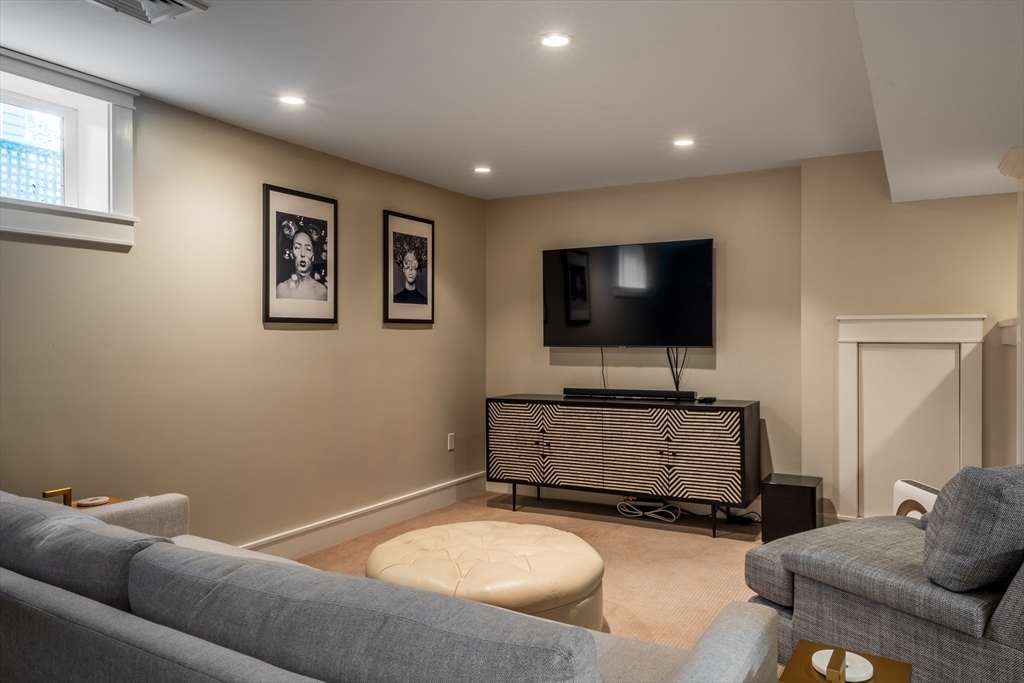 115 Oakley Road, Unit 115 Belmont, MA 02478 - Photo 12 of 20