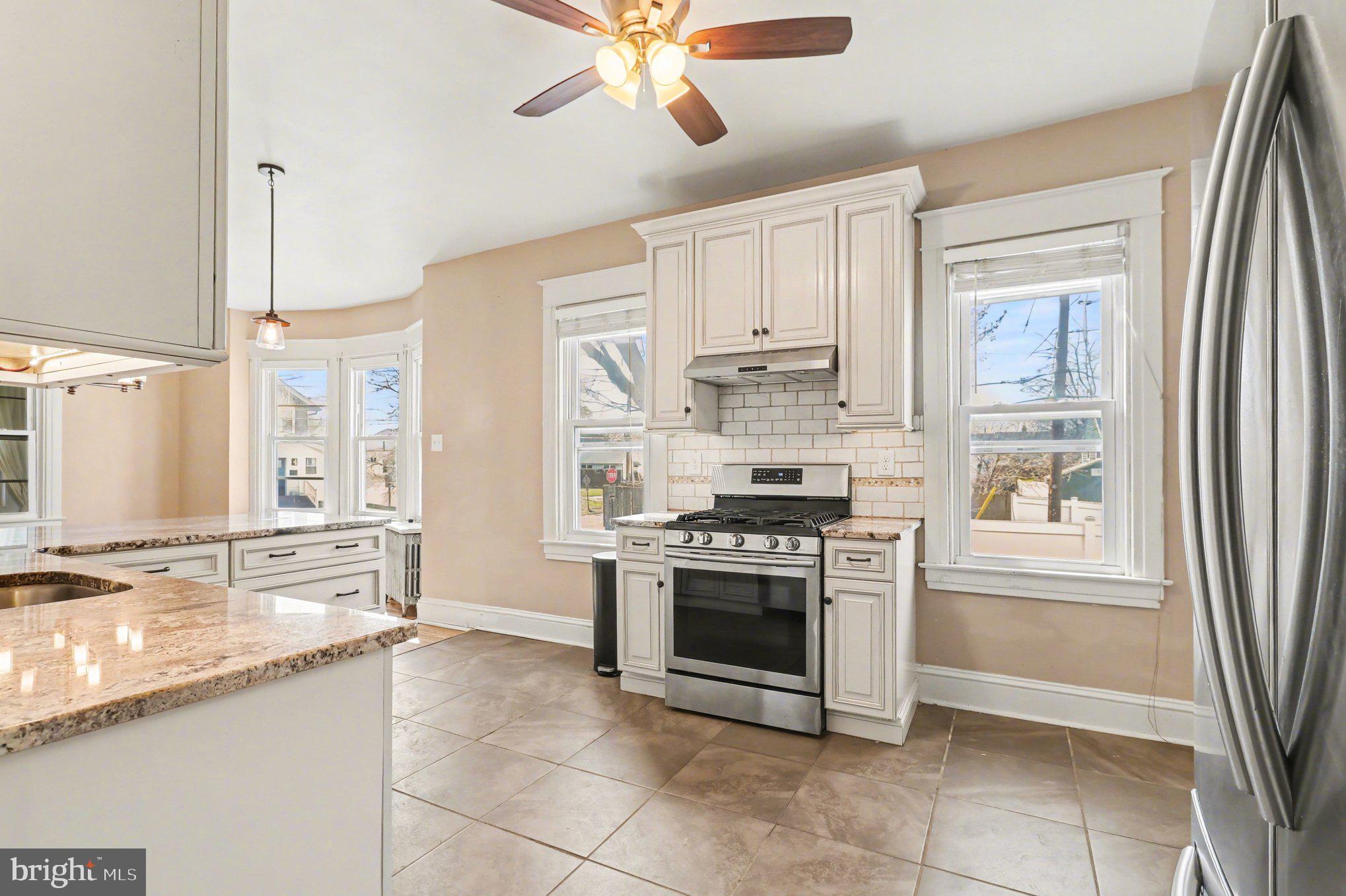 30 West Avon Road Brookhaven, PA 19015 - Photo 10 of 32