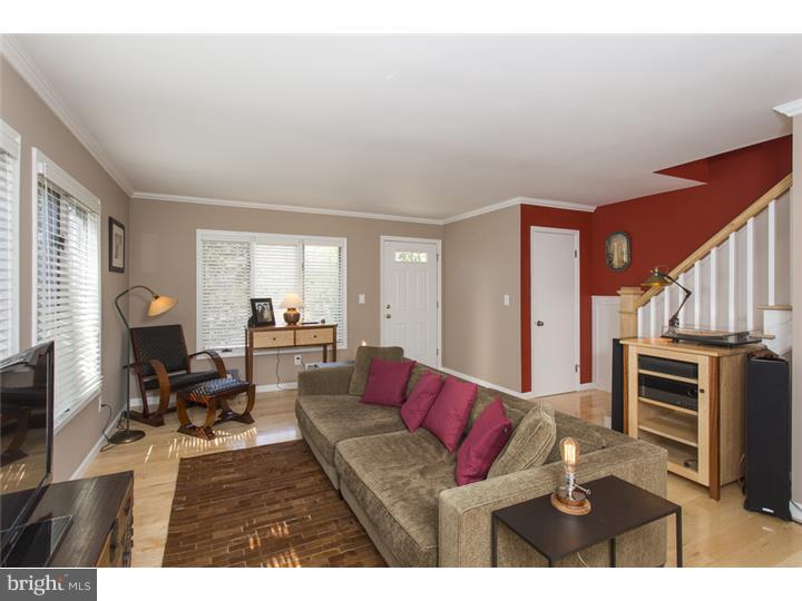 321 Franklin Avenue Princeton, NJ 08540 - Photo 3 of 25 Living Room