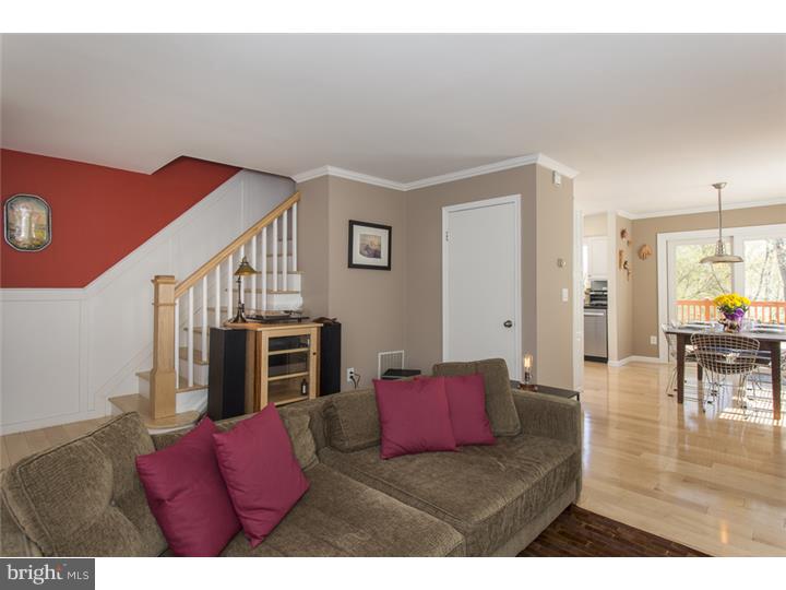 321 Franklin Avenue Princeton, NJ 08540 - Photo 4 of 25 Living Room