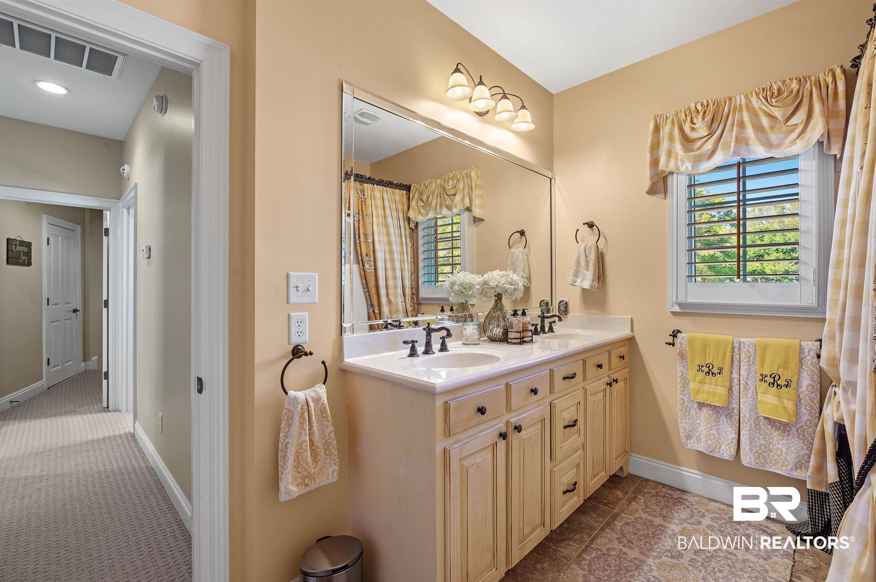101 High Pines Ridge Fairhope, AL 36532 - Photo 26 of 48 Jack & Jill Bath Upstairs