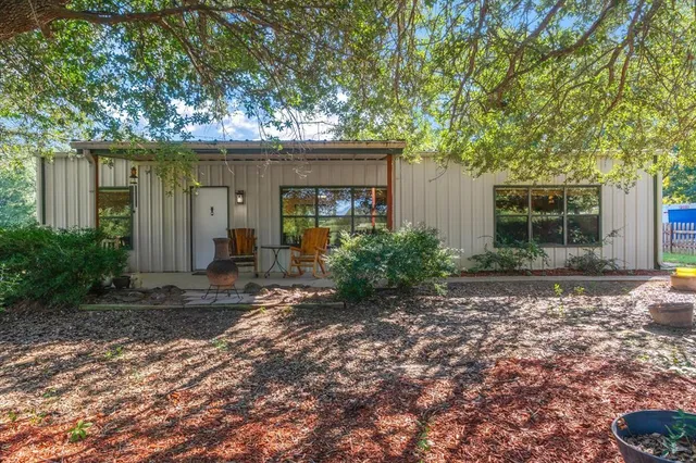 $675,000 | 3900 Southwest Loop 7, Athens, TX 75751