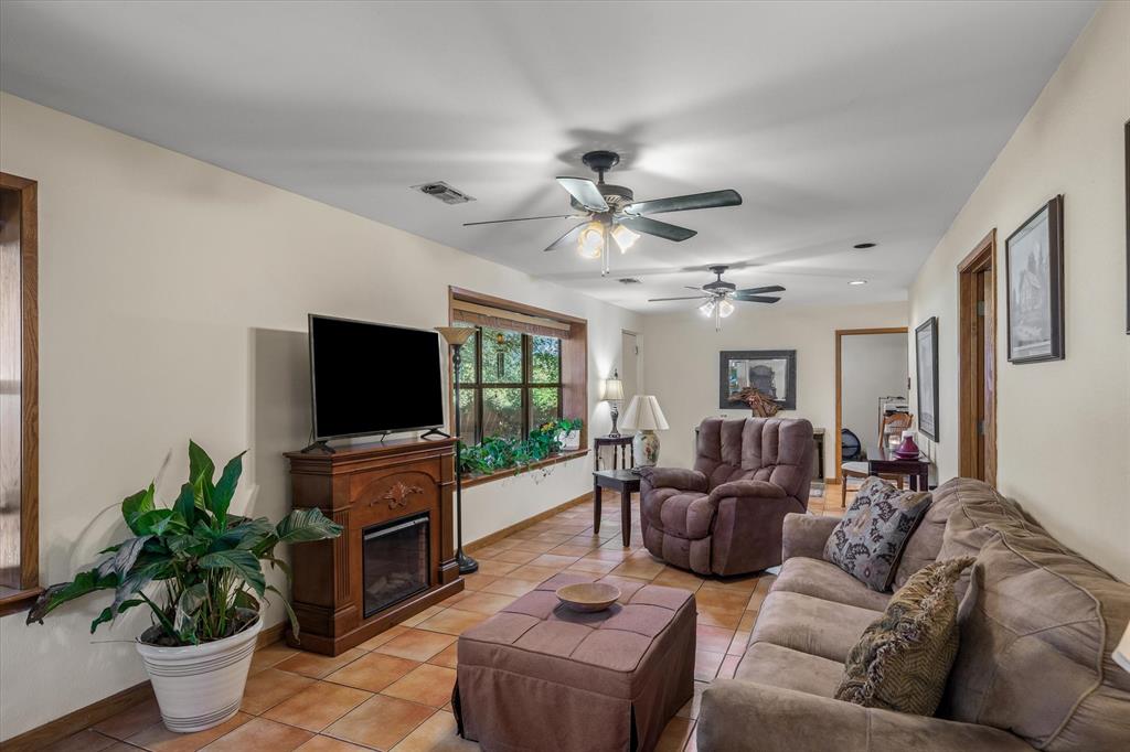 3900 Southwest Loop 7 Athens, TX 75751 - Photo 19 of 40