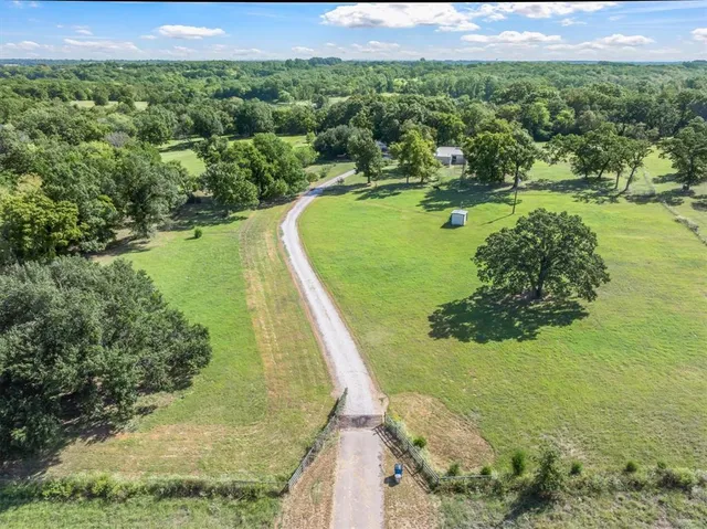 $675,000 | 3900 Southwest Loop 7, Athens, TX 75751