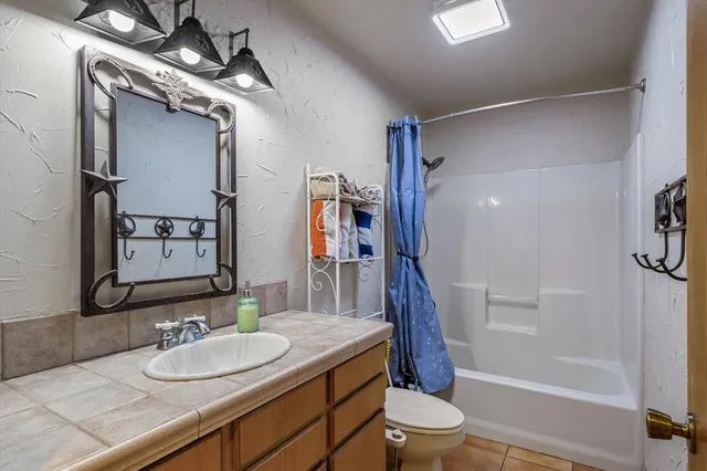 $675,000 | 3900 Southwest Loop 7, Athens, TX 75751