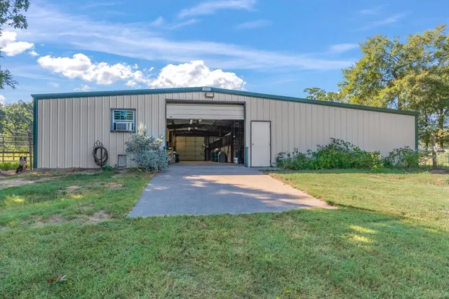 $675,000 | 3900 Southwest Loop 7, Athens, TX 75751