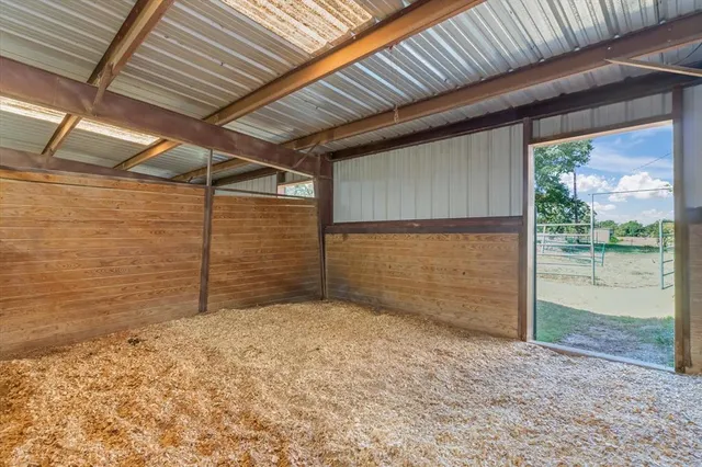 $675,000 | 3900 Southwest Loop 7, Athens, TX 75751