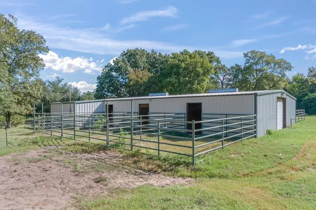 $675,000 | 3900 Southwest Loop 7, Athens, TX 75751