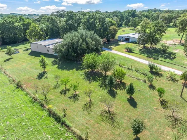 $675,000 | 3900 Southwest Loop 7, Athens, TX 75751