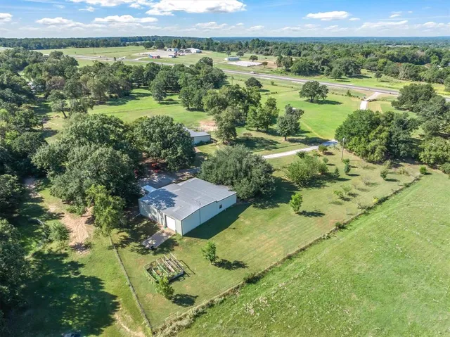 $675,000 | 3900 Southwest Loop 7, Athens, TX 75751