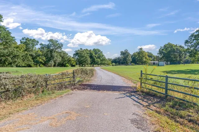 $675,000 | 3900 Southwest Loop 7, Athens, TX 75751