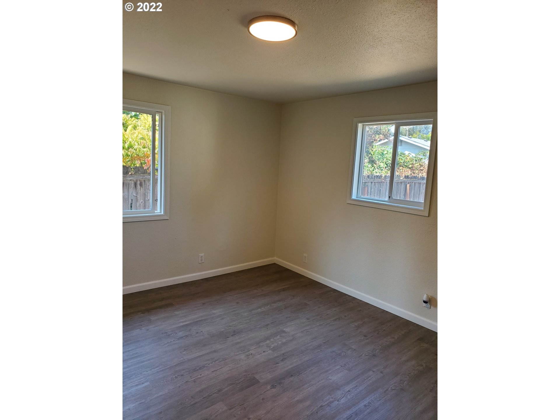 154 West D Street Springfield, OR 97477 - Photo 7 of 12