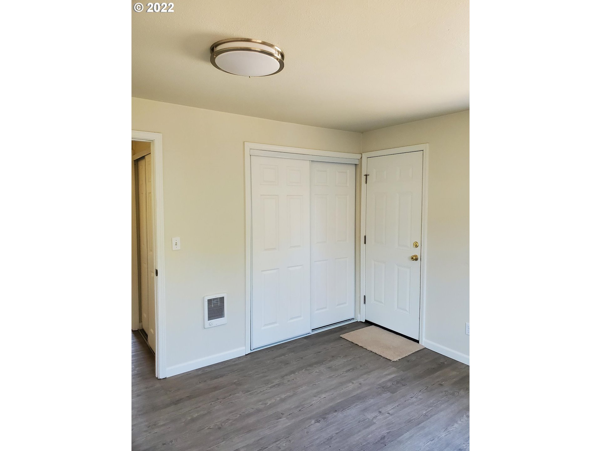 154 West D Street Springfield, OR 97477 - Photo 8 of 12