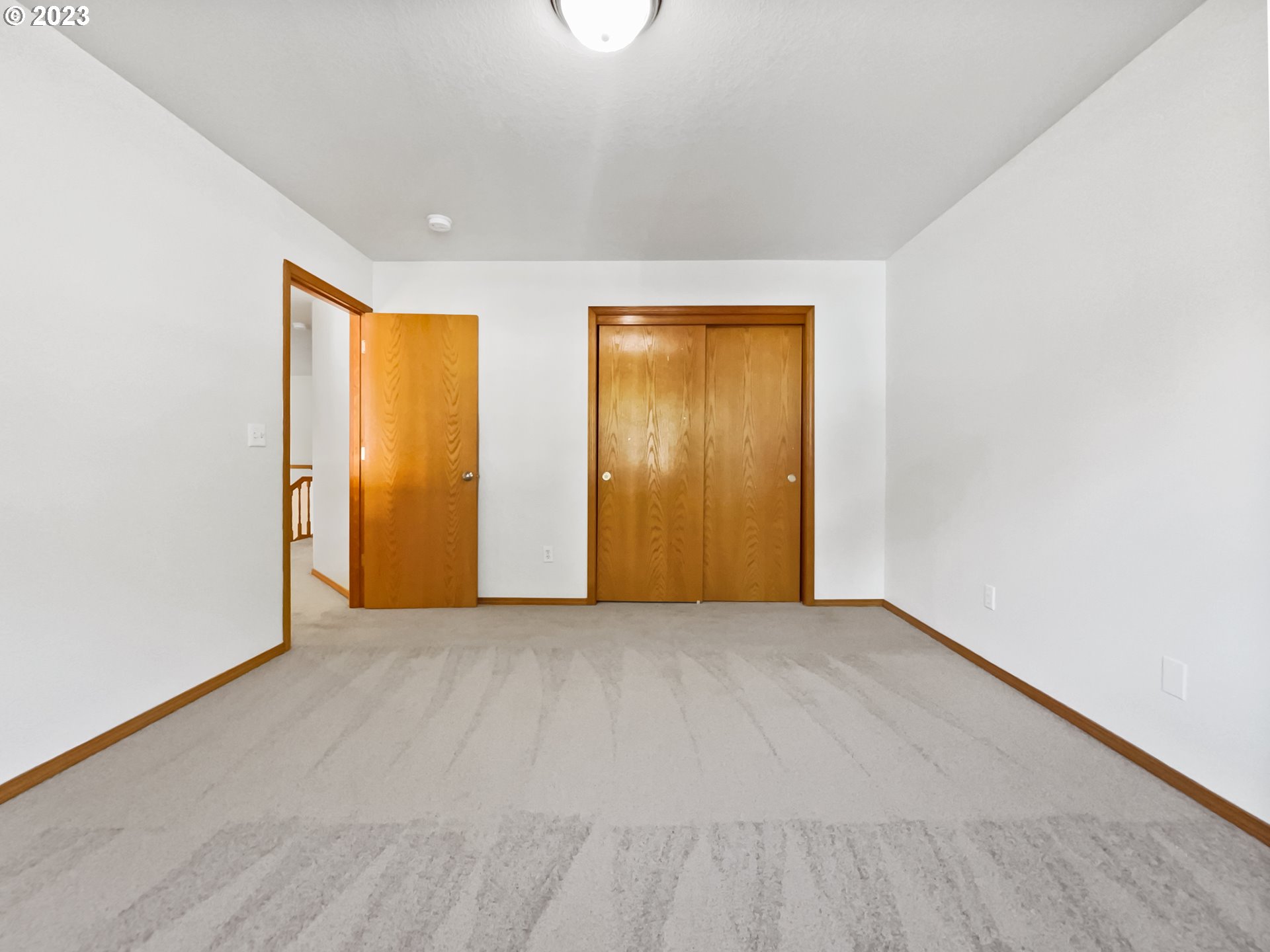 170 Southwest Sandlewood Loop Gresham, OR 97030 - Photo 13 of 19 an empty room with window