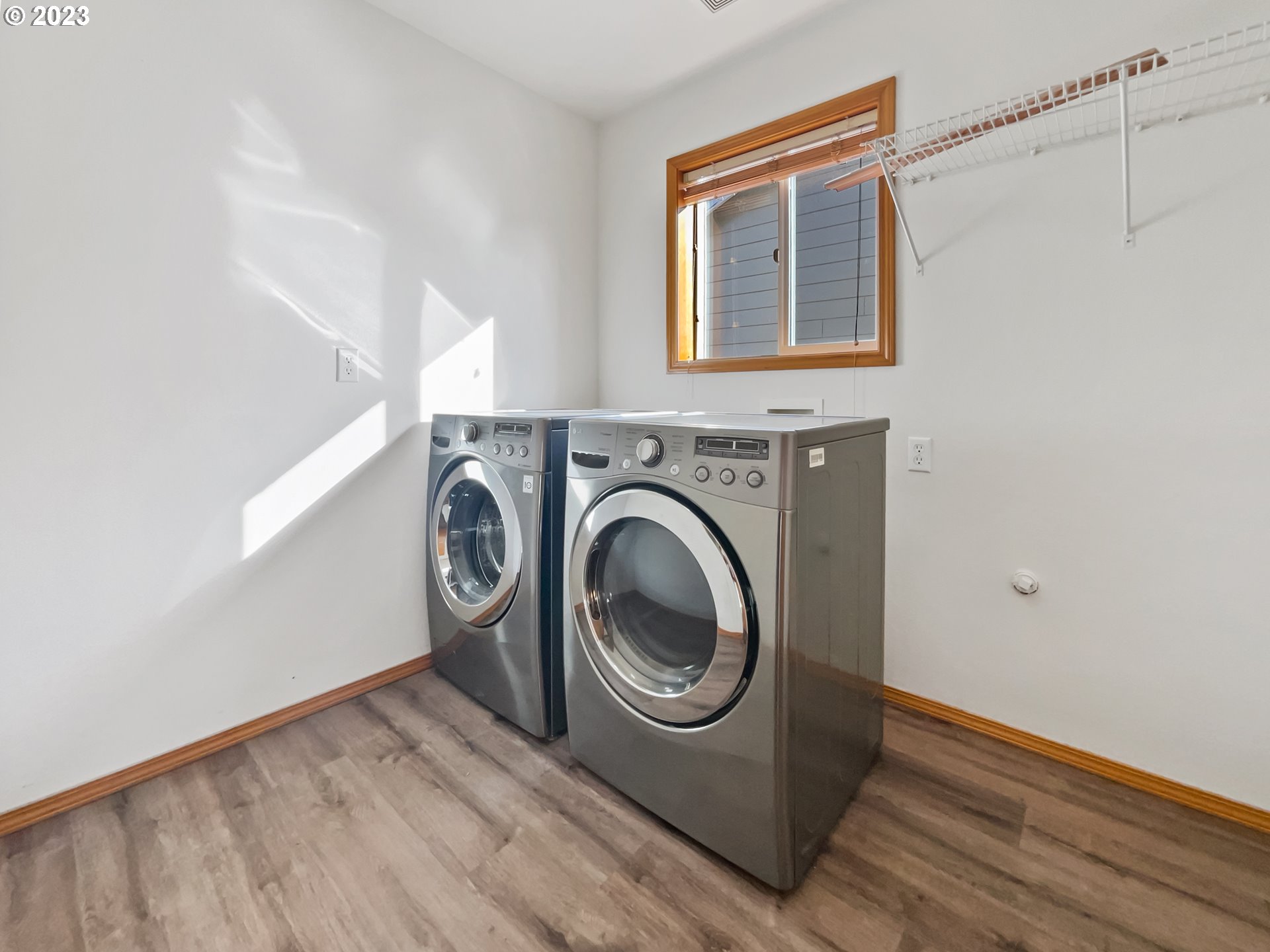 170 Southwest Sandlewood Loop Gresham, OR 97030 - Photo 18 of 19 a utility room with dryer and washer