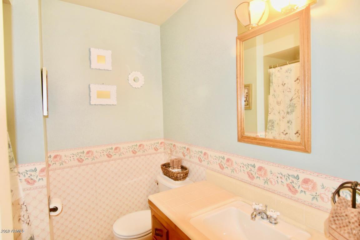 3855 West Lamar Road Phoenix, AZ 85019 - Photo 13 of 17 Guest Bathroom