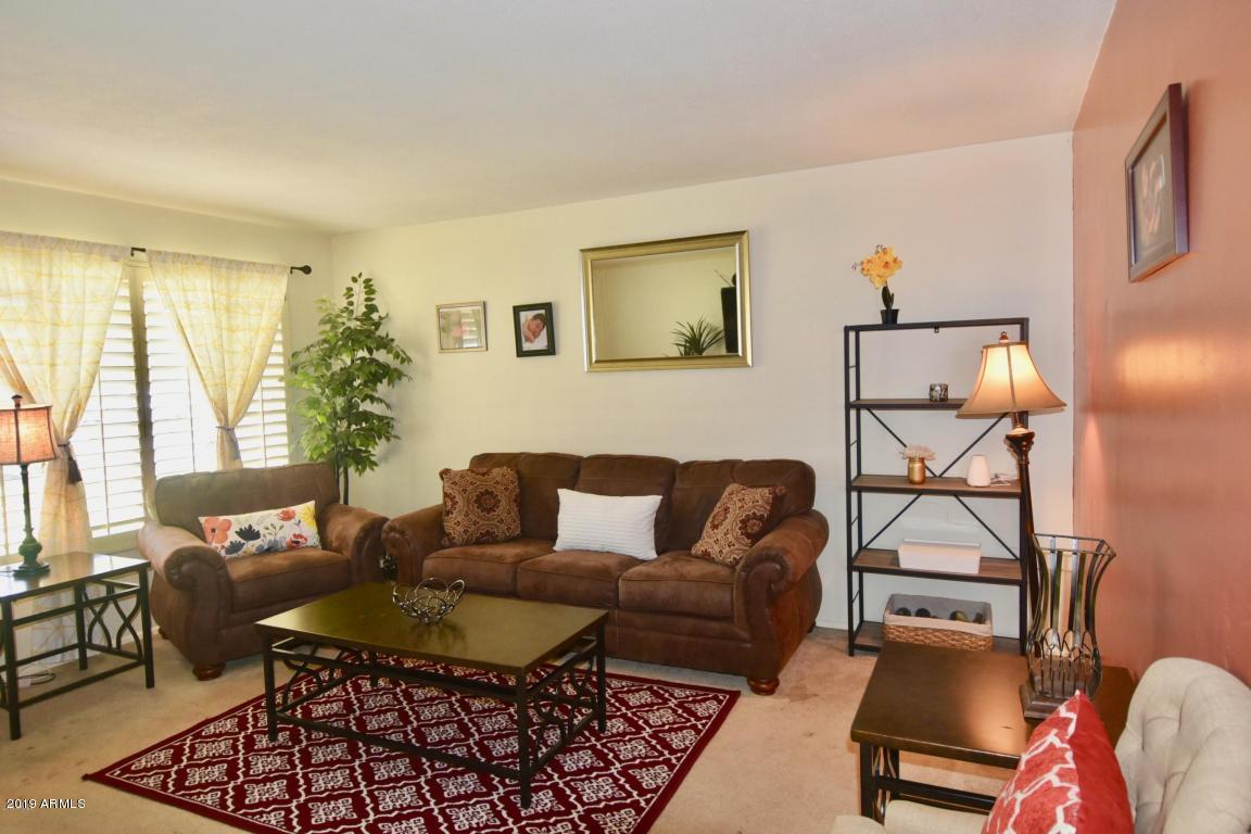 3855 West Lamar Road Phoenix, AZ 85019 - Photo 2 of 17 Living Room